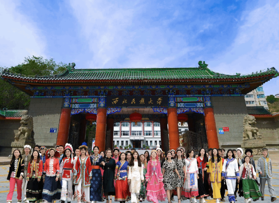 242e407709de4f1f8aa93ce3f86271dd.png 学校图片(1).png