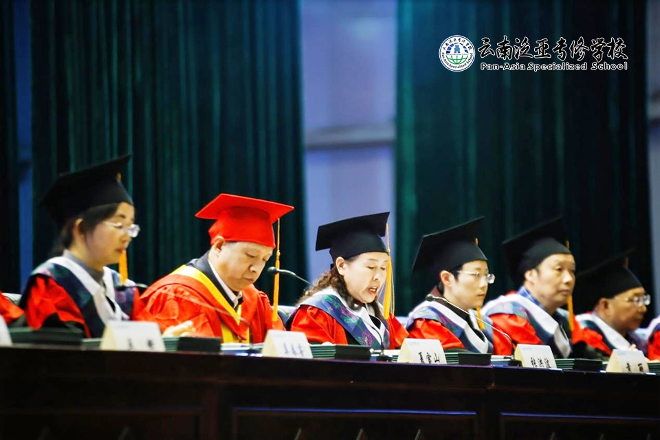 图片2.jpg 热烈祝贺昆明医科大学高等学历继续教育2025届毕业生毕业典礼暨学位授予仪式圆满完成